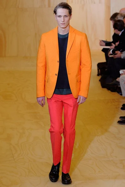 Look 15